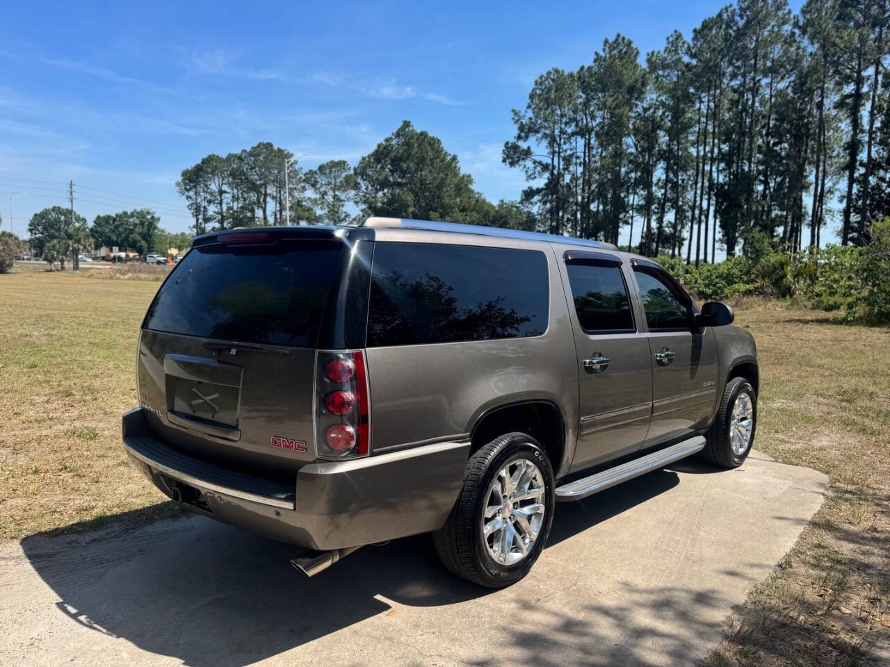Used 2012 GMC Yukon XL Denali AWD/4WD image 3