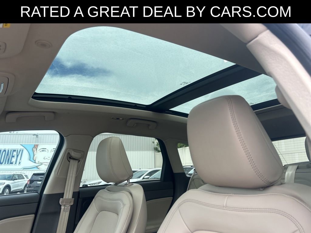 Used 2023 Lincoln Corsair Reserve w/ Equipment Group 201A FWD image 18