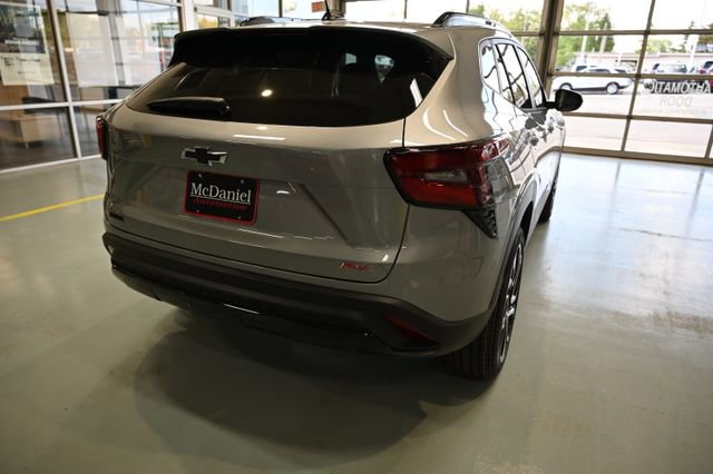 New 2026 Chevrolet Trax RS w/ Driver Confidence Package FWD image 5