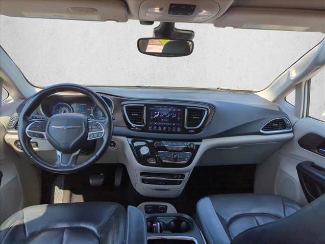 Used 2019 Chrysler Pacifica Touring-L Plus w/ Advanced Safetytec Group FWD image 24
