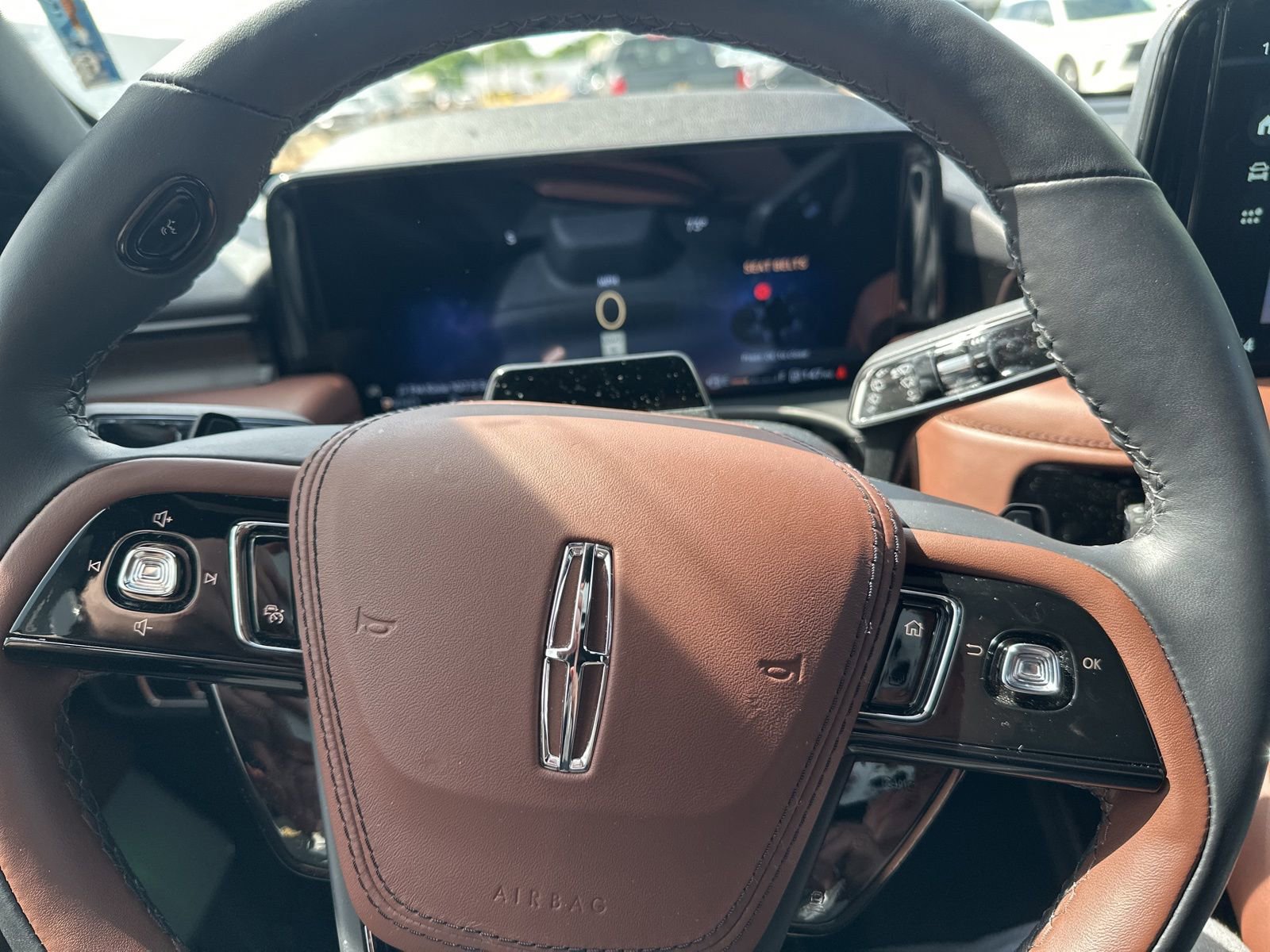 Used 2025 Lincoln Aviator Reserve w/ Luxury Package RWD image 14