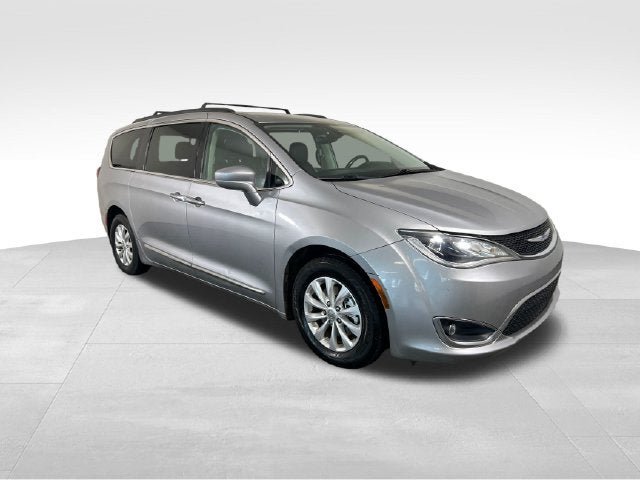Used 2017 Chrysler Pacifica Touring-L FWD image 8