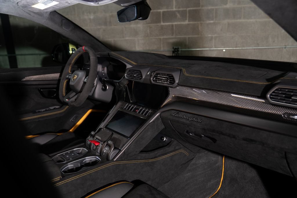 Used 2024 Lamborghini Urus Performante AWD/4WD image 39