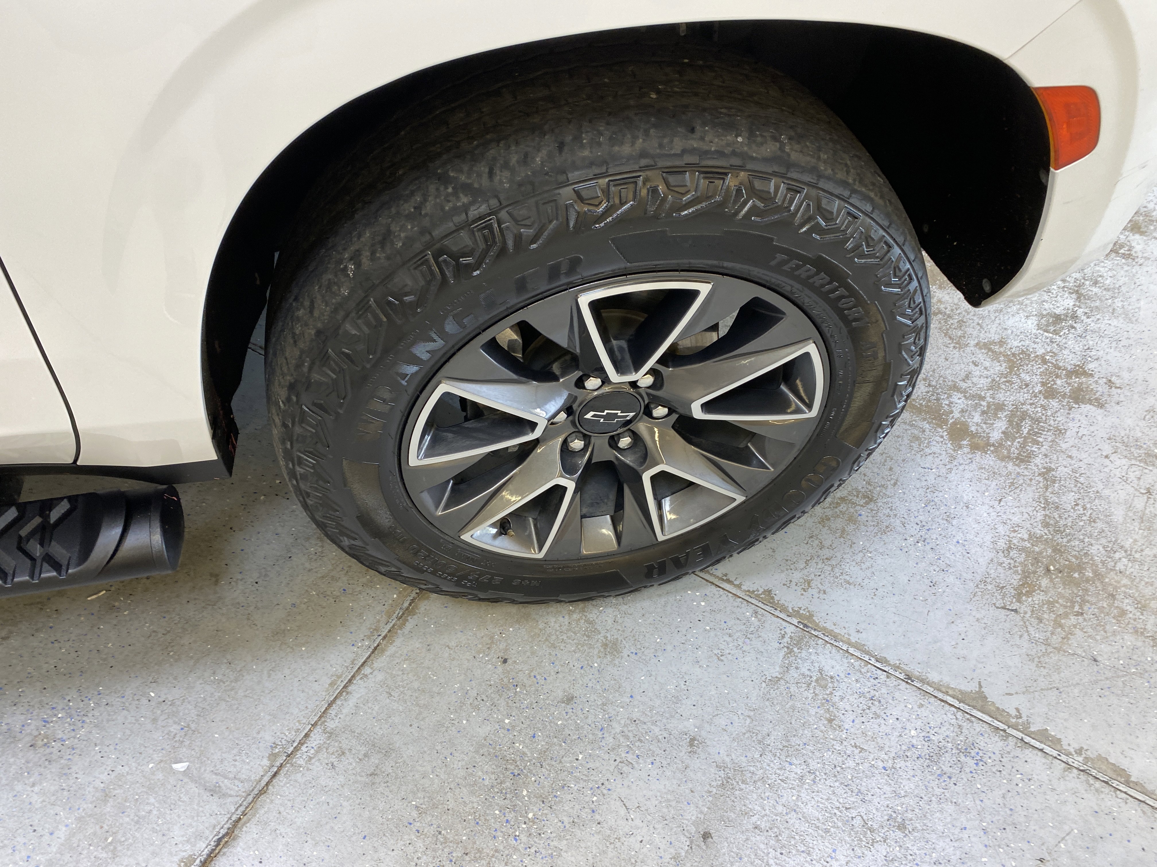 Used 2023 Chevrolet Tahoe Z71 w/ Z71 Off-Road Package image 14