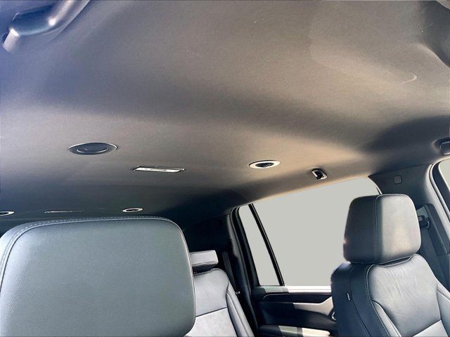 Used 2024 Chevrolet Suburban LT RWD image 16