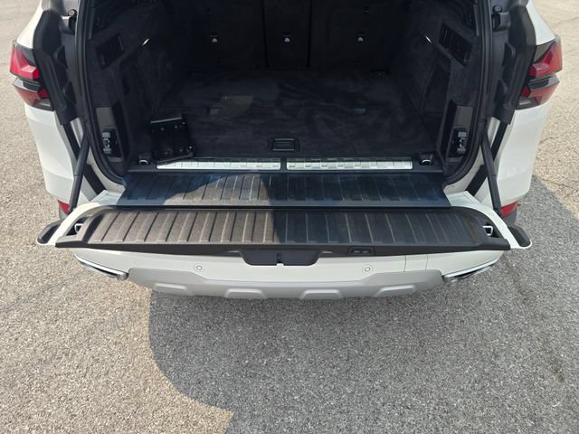 Used 2024 BMW X5 xDrive50e AWD/4WD image 17
