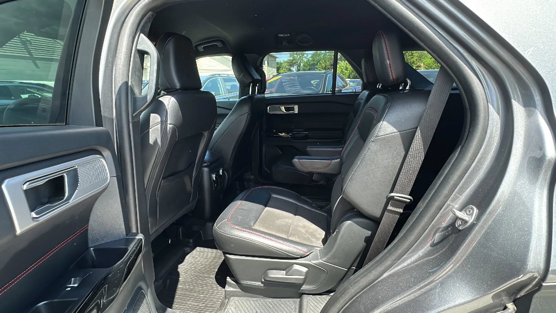 Used 2023 Ford Explorer ST-Line AWD/4WD image 14