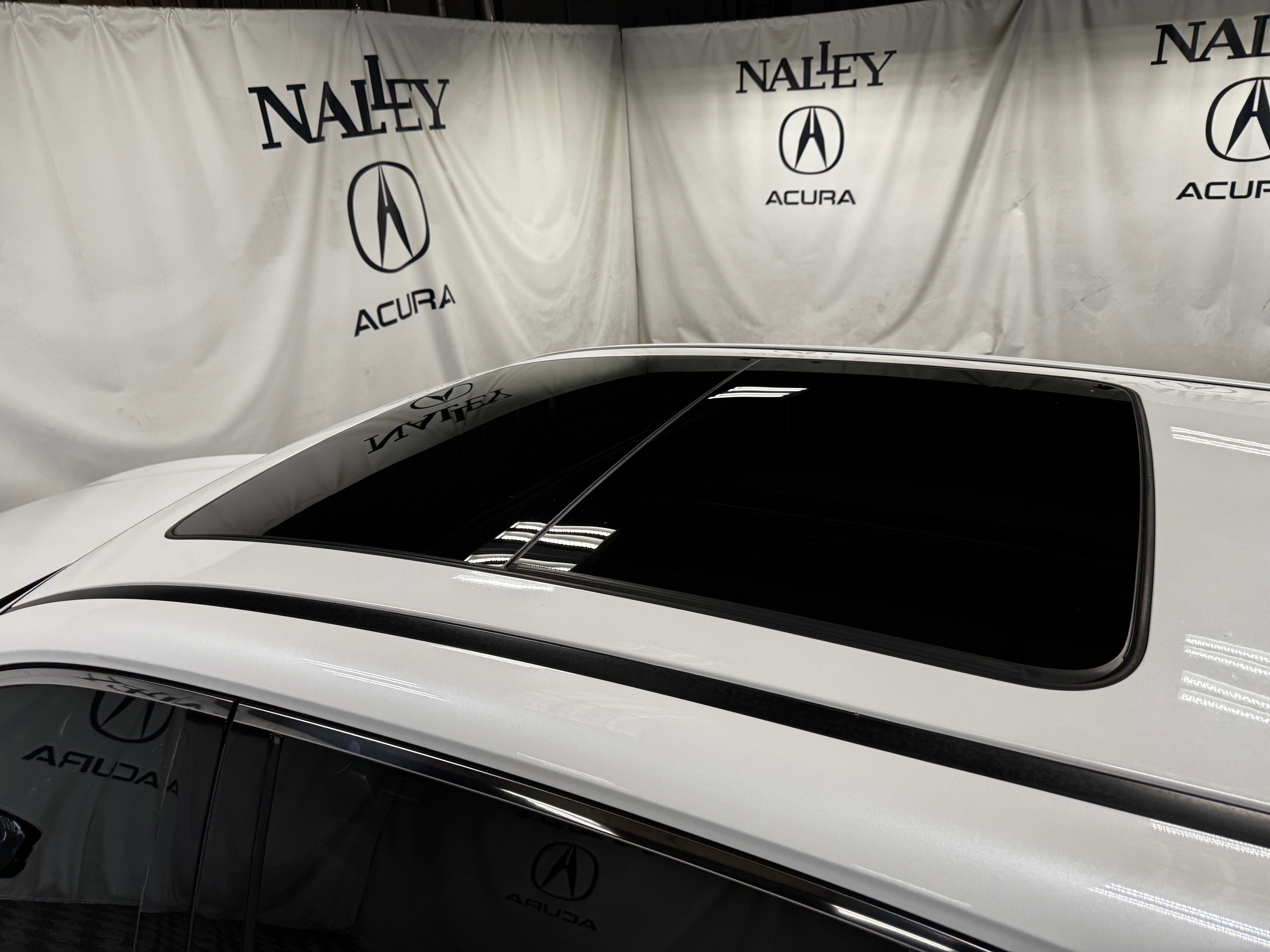 Certified 2023 Acura MDX FWD w/ Technology Package image 9