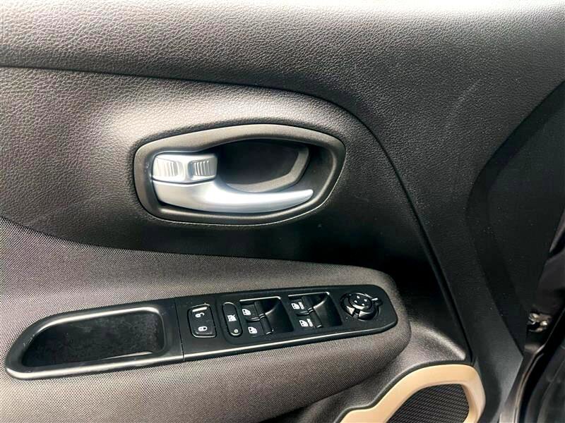 Used 2017 Jeep Renegade Latitude image 4