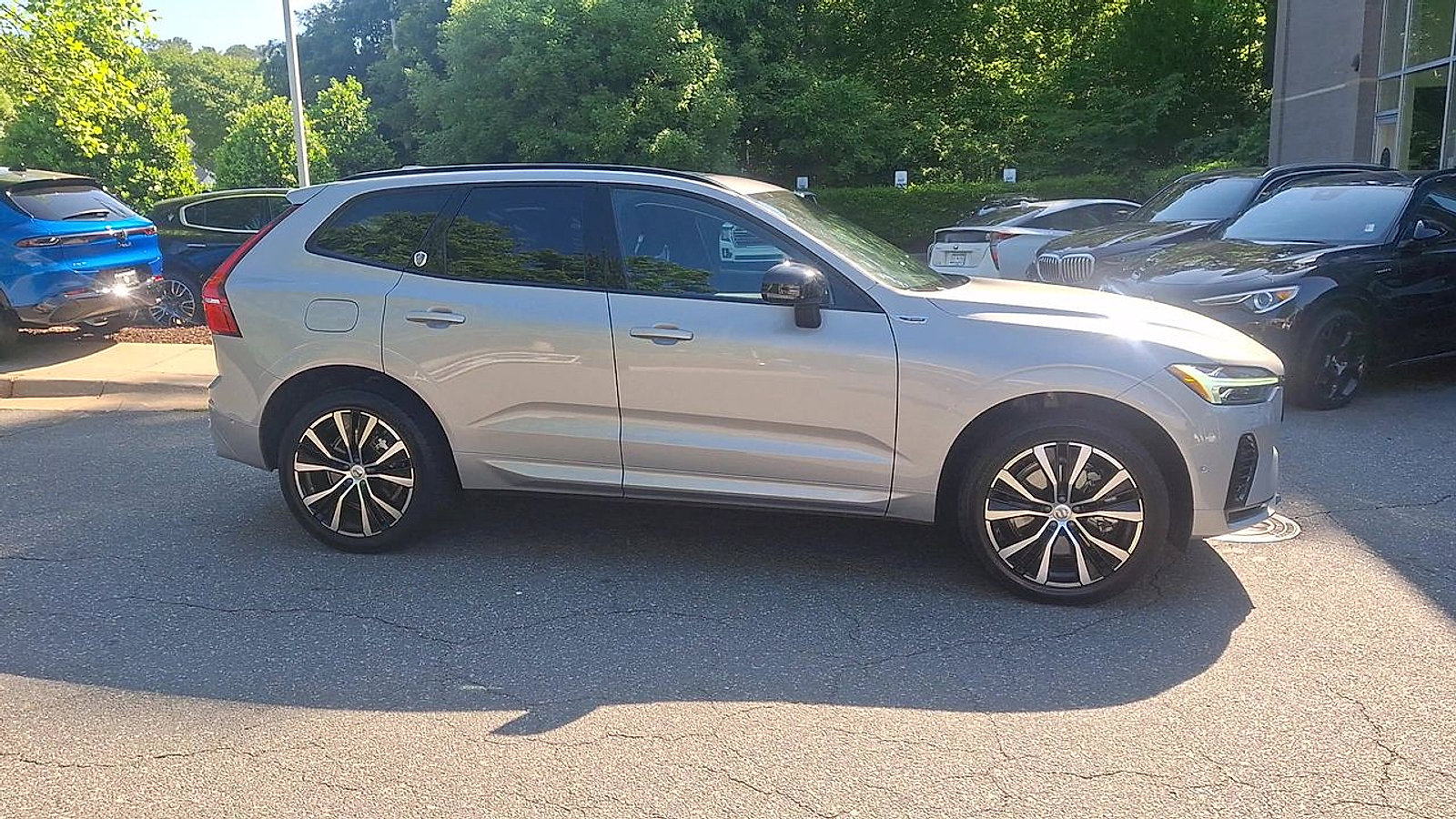 Used 2023 Volvo XC60 T8 Ultimate w/ Climate Package AWD/4WD image 9