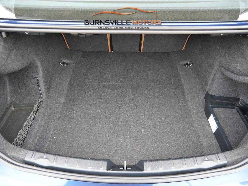 Used 2018 BMW 330i xDrive Sedan w/ Premium Package image 12