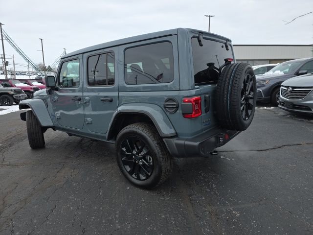 Used 2025 Jeep Wrangler Unlimited Sahara w/ Safety Group image 4