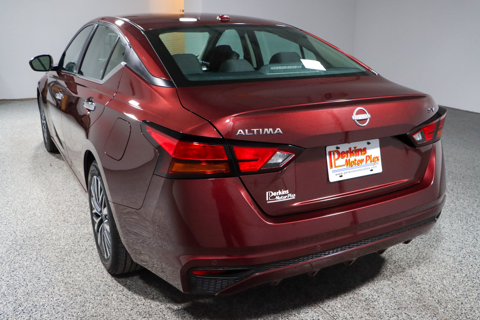 Used 2024 Nissan Altima 2.5 SV FWD image 9