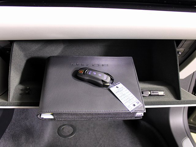 New 2025 Porsche Macan 4S Electric image 31