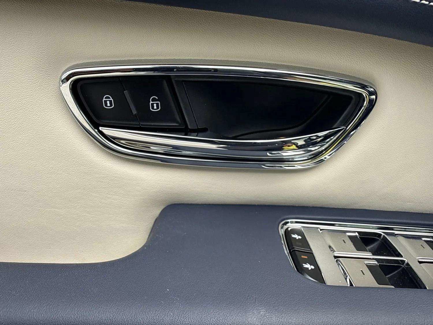 Certified 2025 Bentley Bentayga AWD/4WD image 48