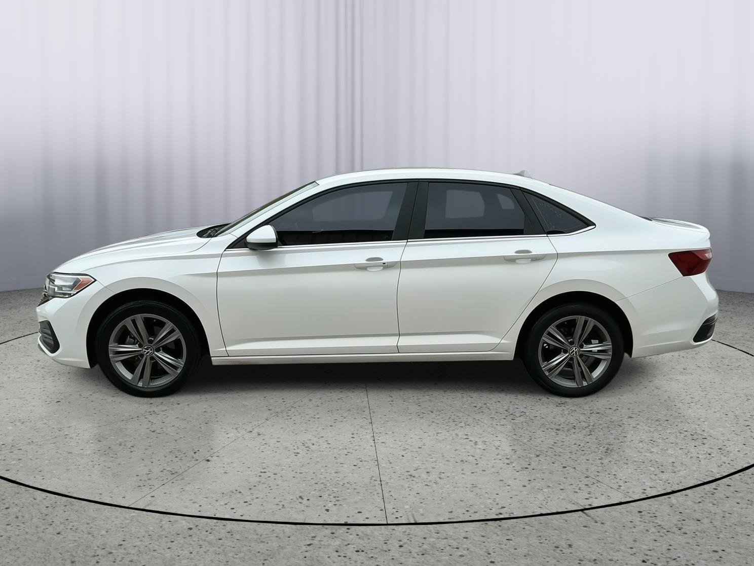 Used 2022 Volkswagen Jetta SE FWD image 2