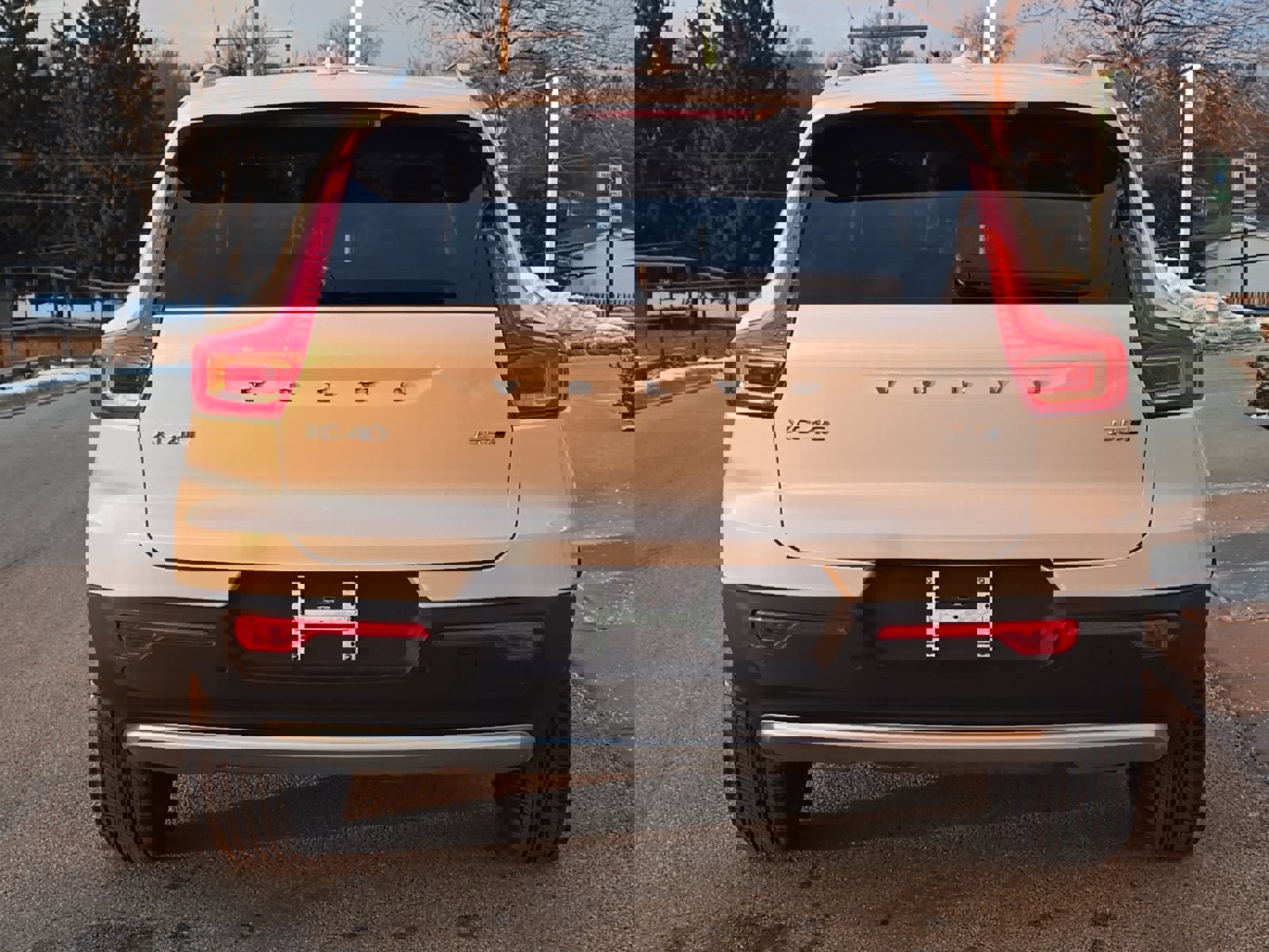 Certified 2025 Volvo XC40 B5 Plus image 4