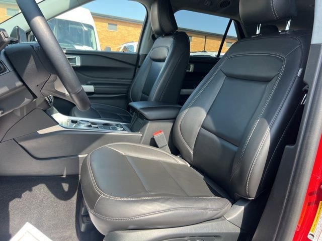 Certified 2022 Ford Explorer XLT w/ Equipment Group 202A image 18