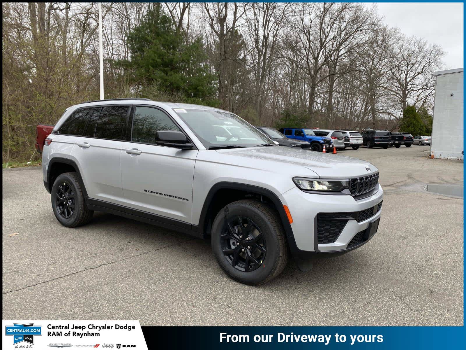 New 2026 Jeep Grand Cherokee Altitude AWD/4WD image 1