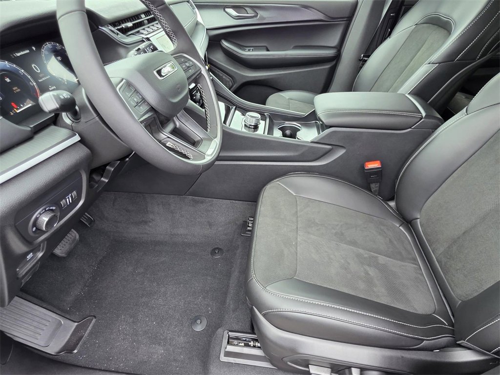 New 2025 Jeep Grand Cherokee L Altitude image 6