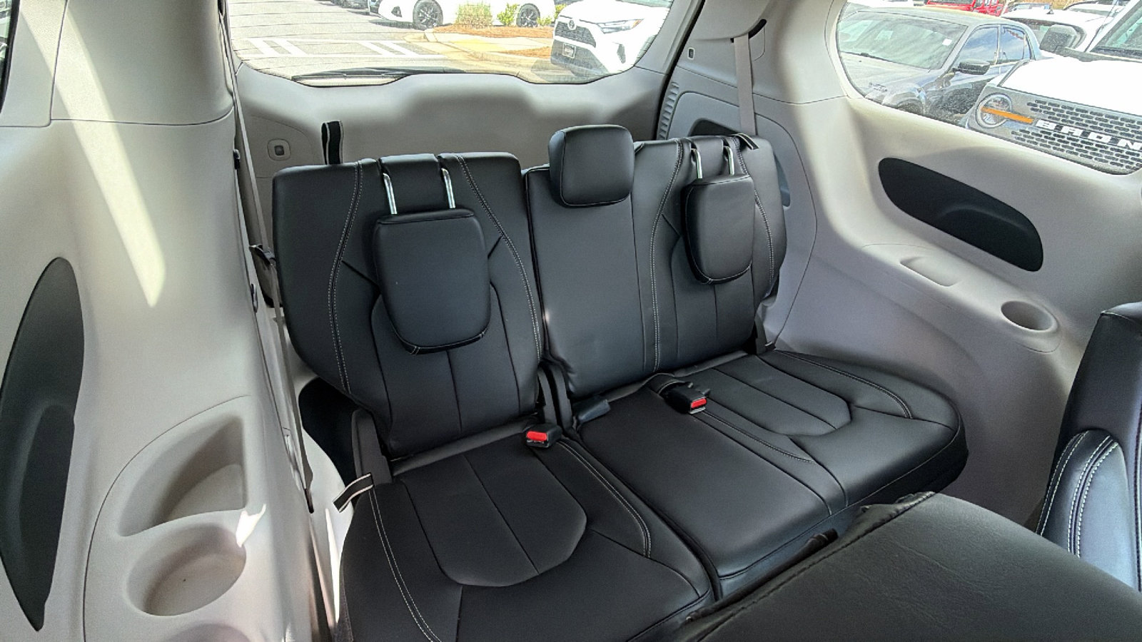 Used 2024 Chrysler Pacifica Touring-L image 21