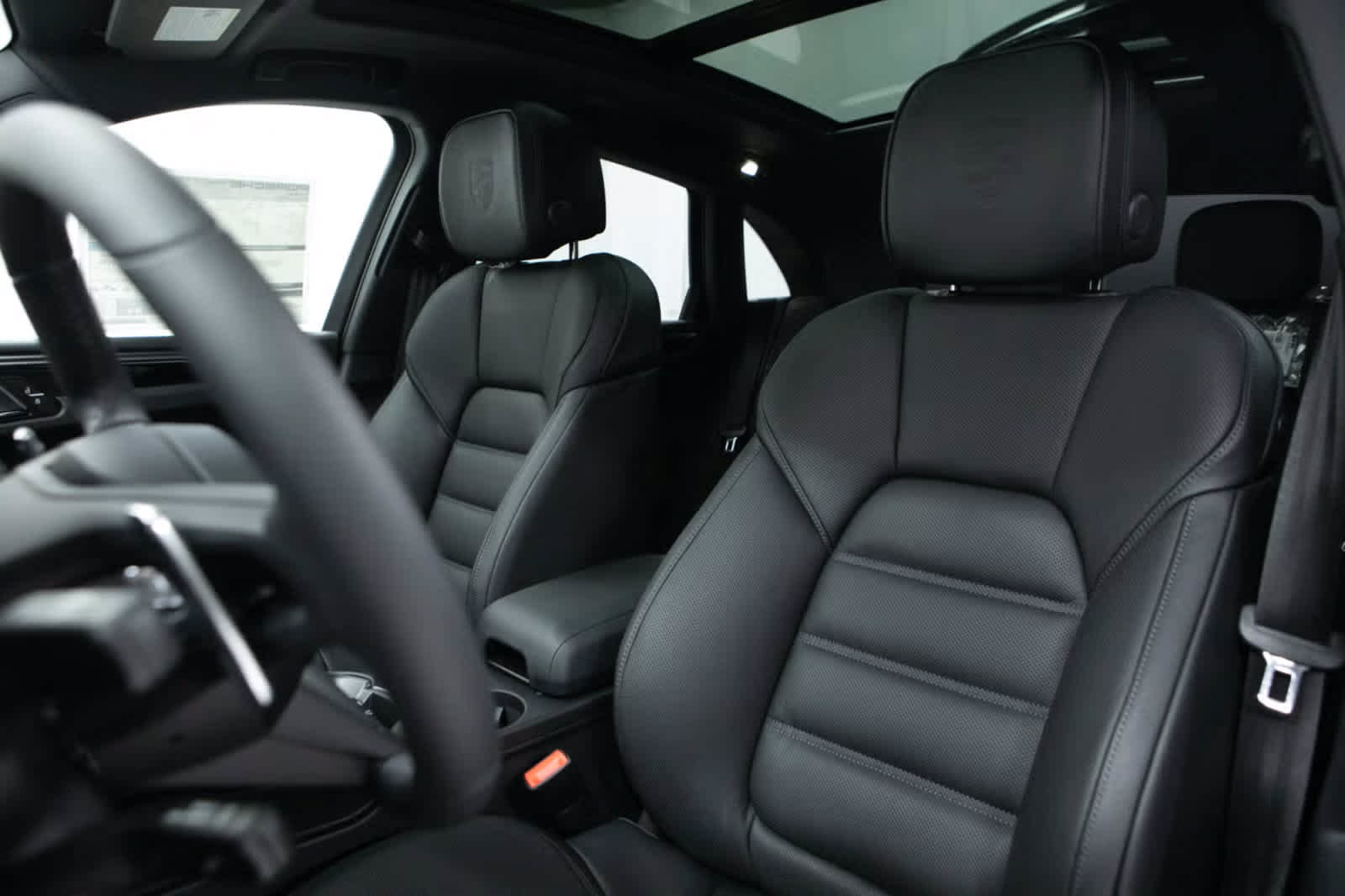 Certified 2026 Porsche Macan S AWD/4WD image 3