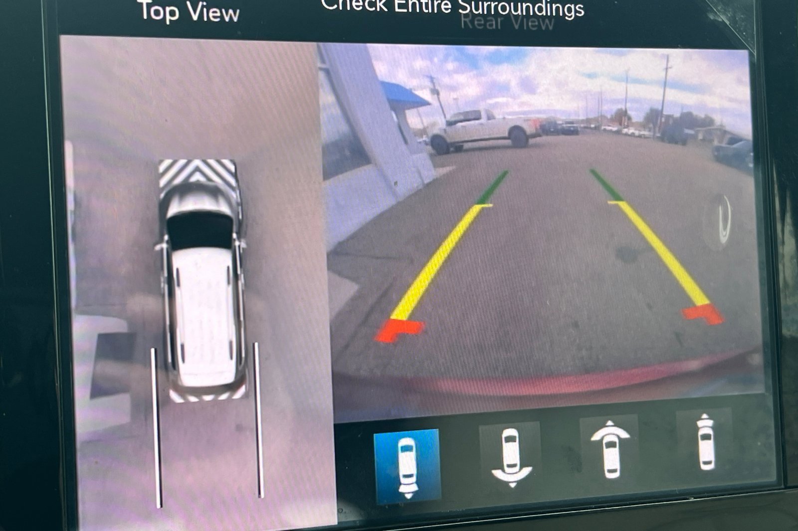 Used 2020 Chrysler Pacifica Touring-L Plus w/ Tire & Wheel Group image 21