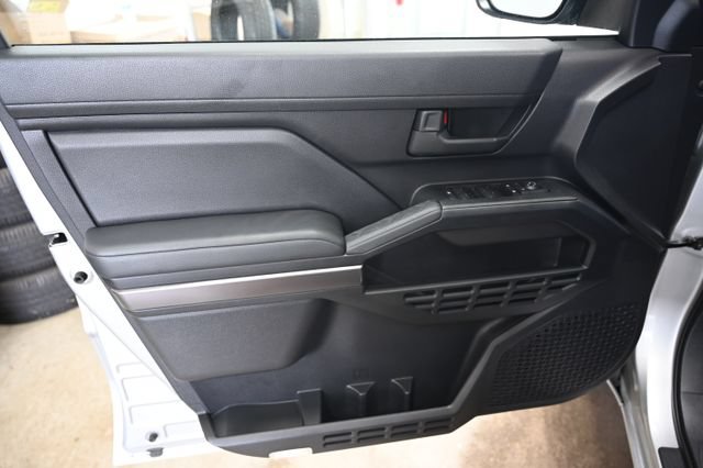 Used 2025 Toyota 4Runner SR5 AWD/4WD image 27