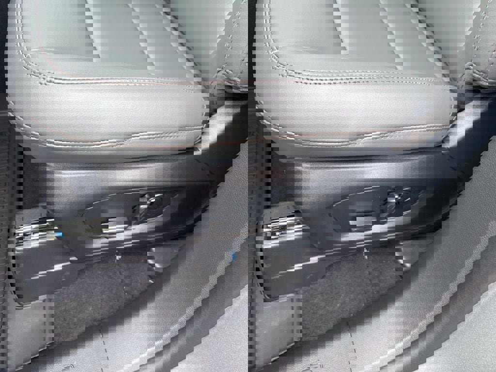 New 2026 Ford Explorer Active w/ Active Comfort Package image 24