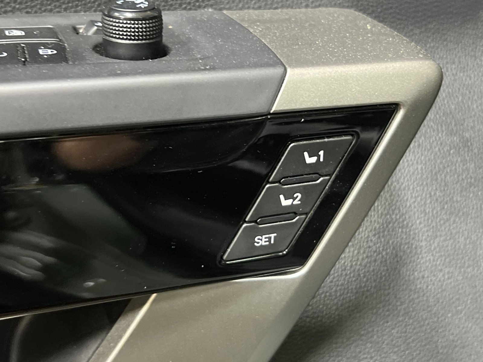 Used 2023 Toyota Tundra Limited image 29