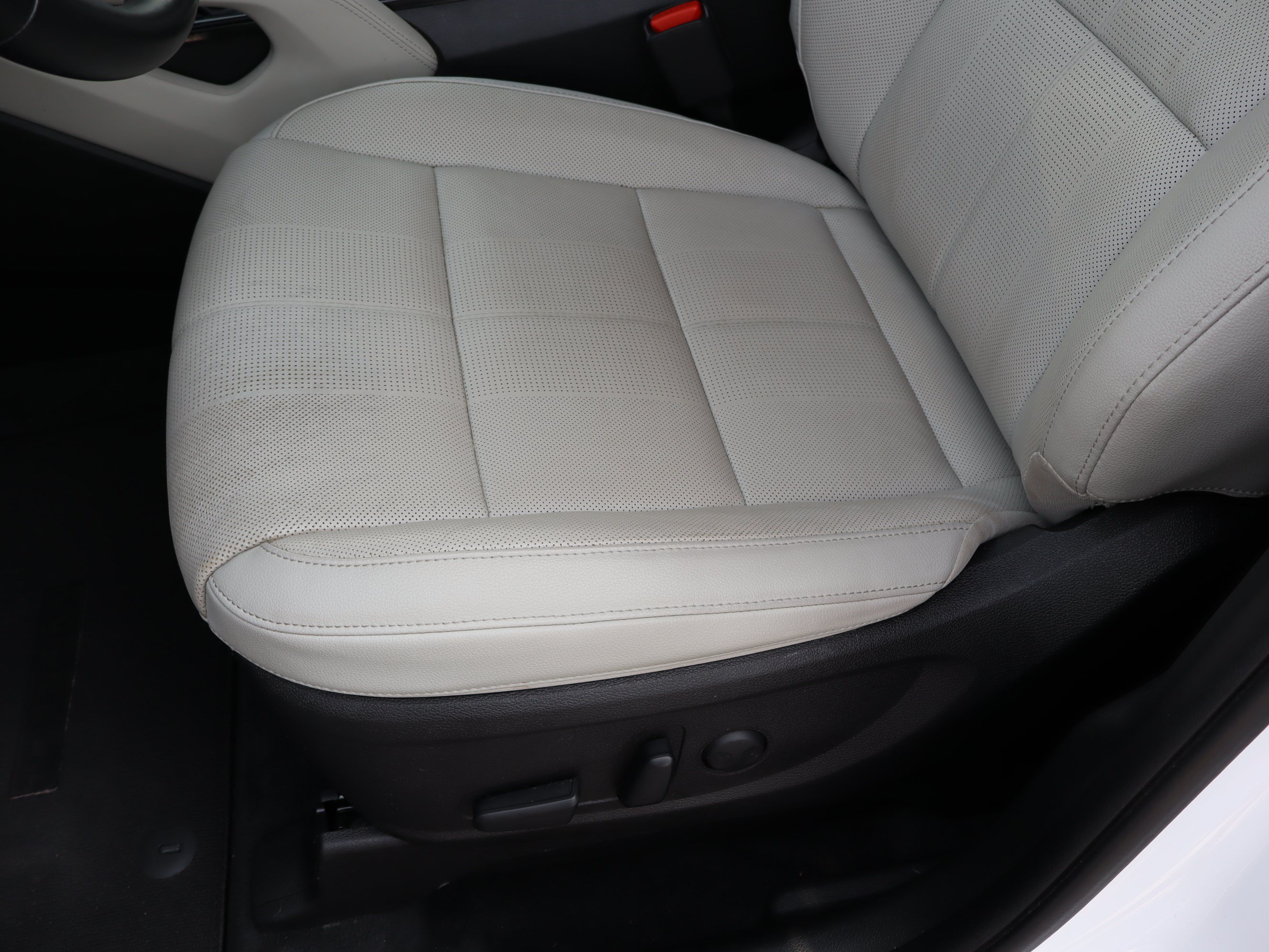 Used 2022 Kia Telluride EX w/ EX Premium Package AWD/4WD image 17
