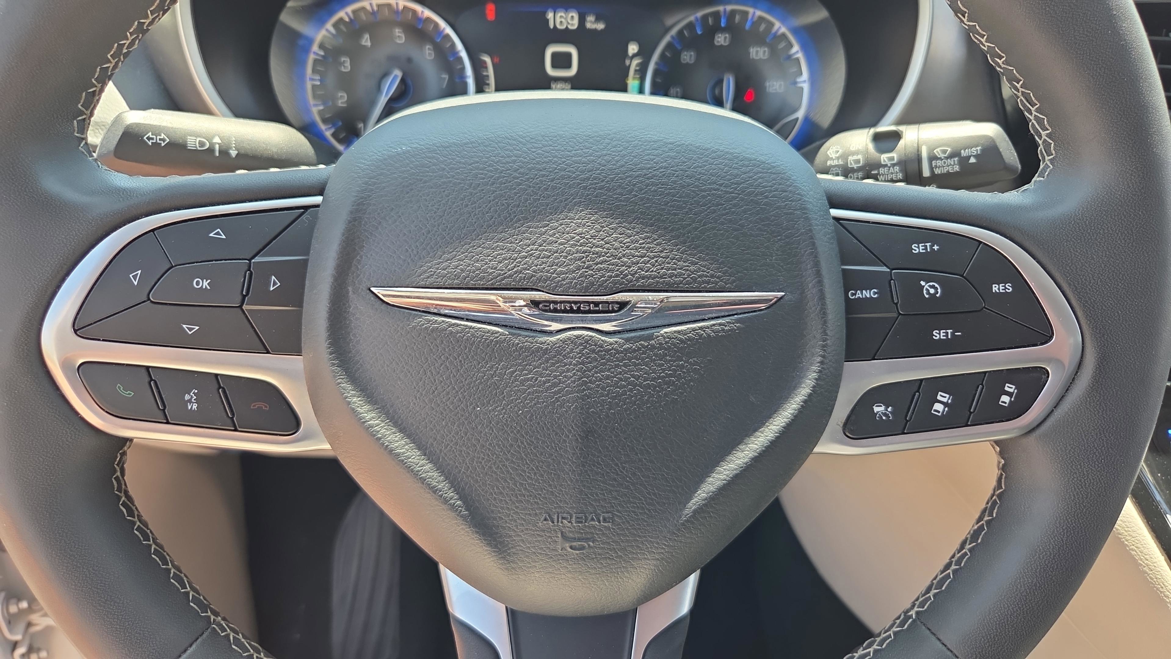 Used 2024 Chrysler Pacifica Touring-L image 16