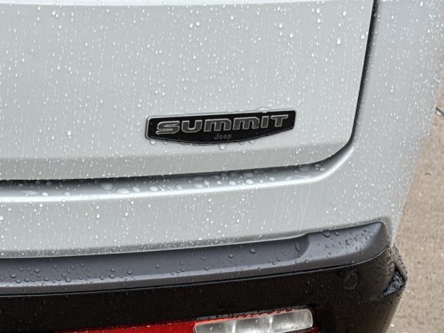 New 2027 Jeep Grand Wagoneer Summit AWD/4WD image 11