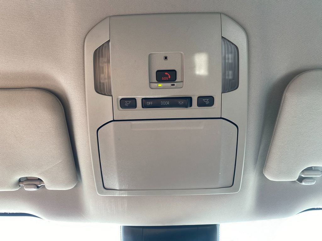 Used 2024 Toyota Highlander LE image 23