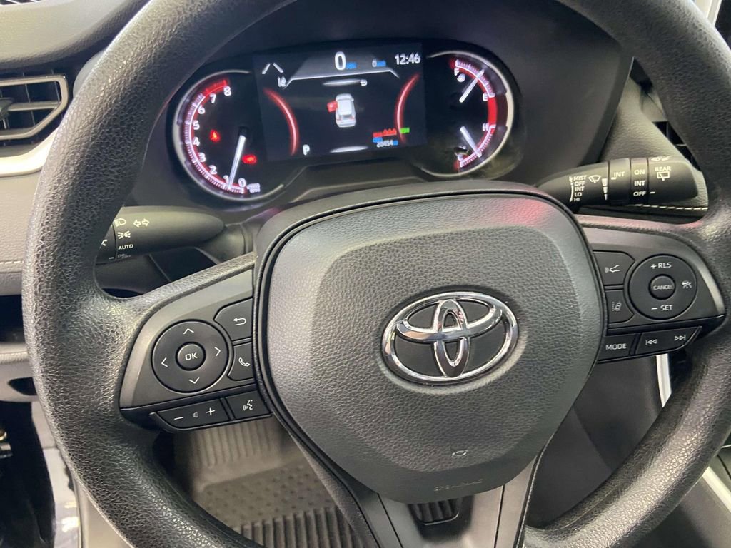 Used 2025 Toyota RAV4 XLE FWD image 20