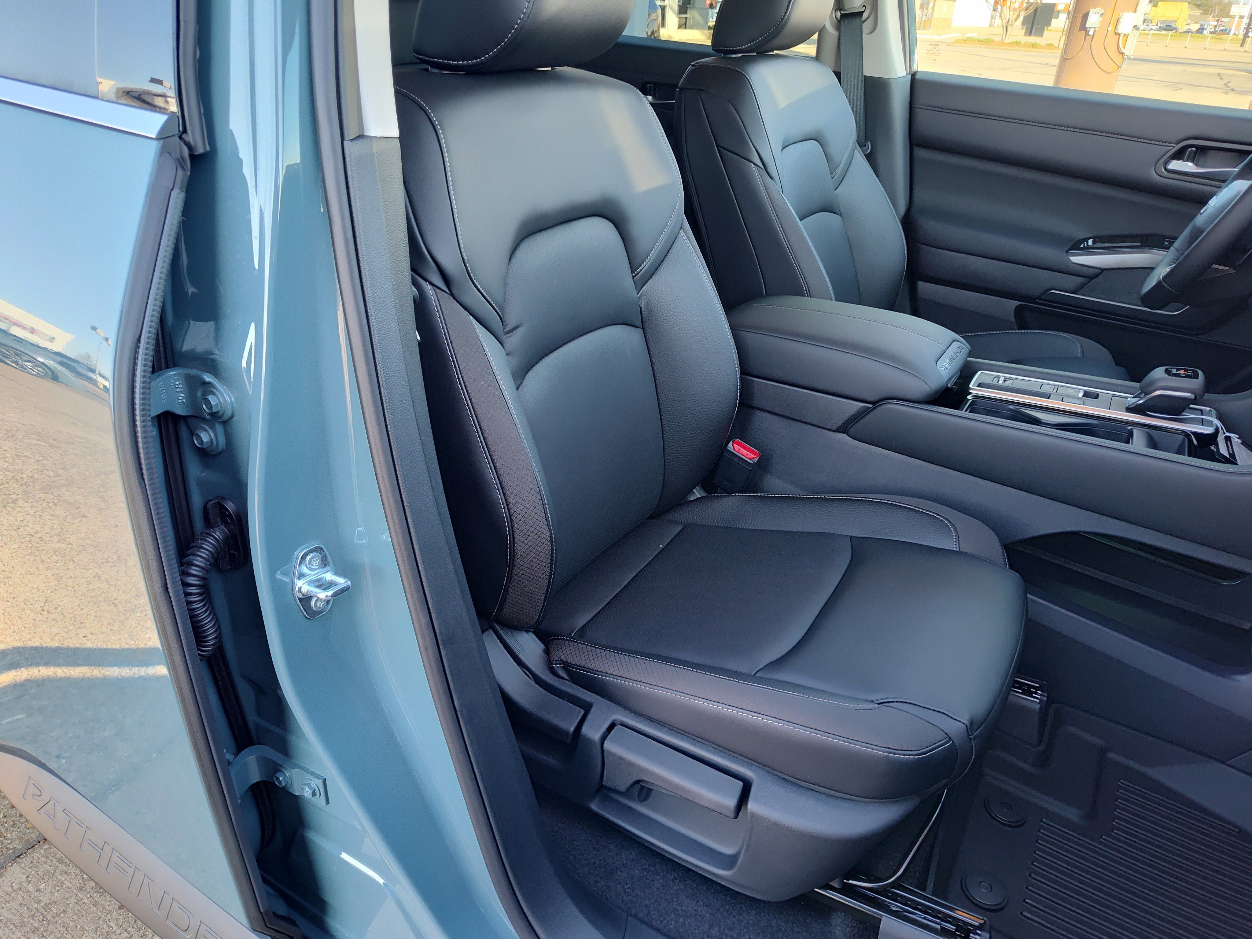 New 2026 Nissan Pathfinder SL image 12