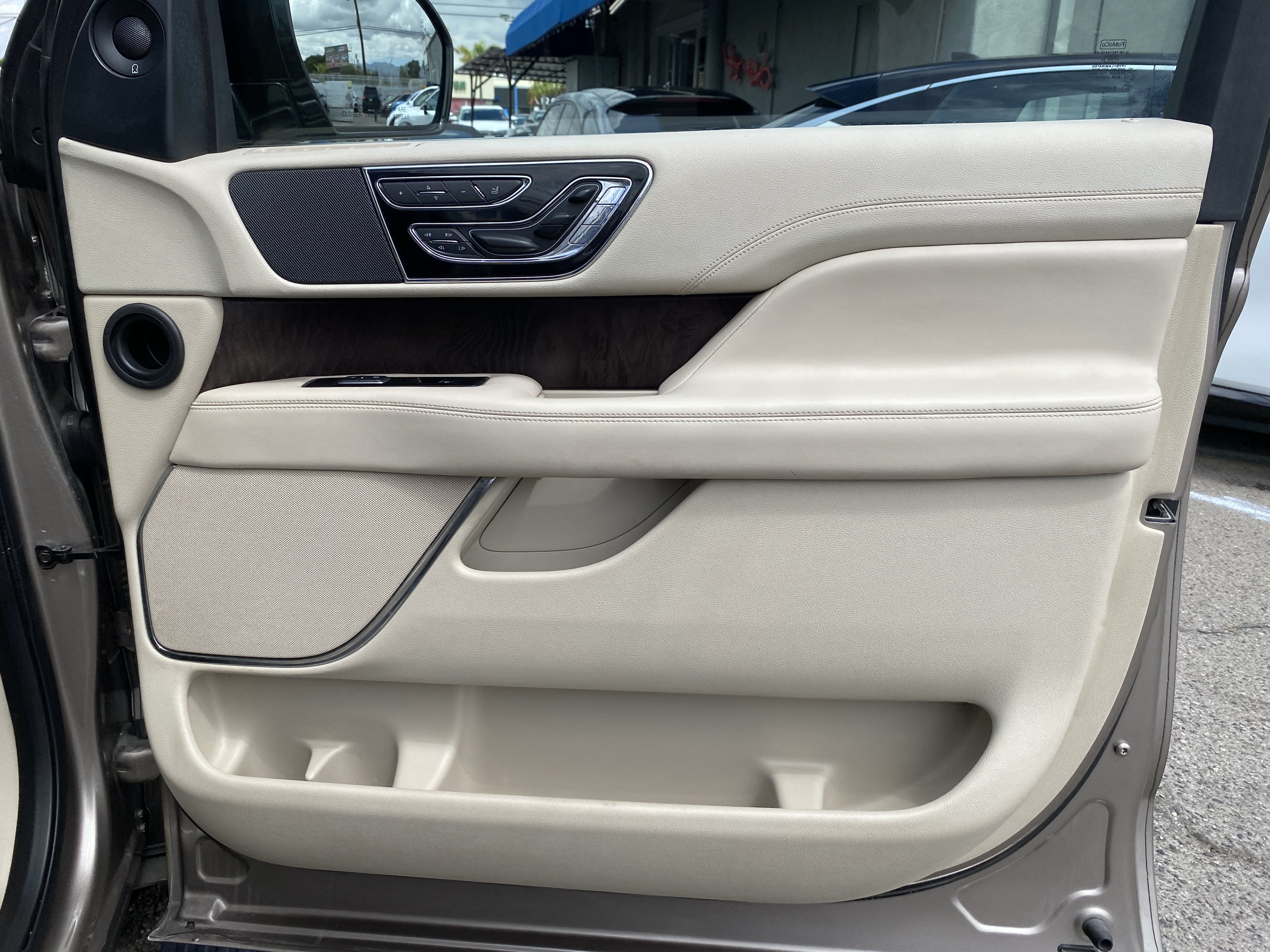 Used 2019 Lincoln Navigator Select w/ Cargo Package RWD image 33