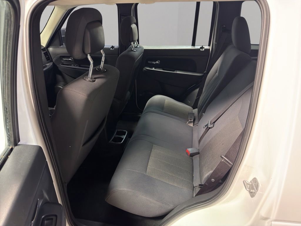 Used 2012 Jeep Liberty Sport RWD image 14
