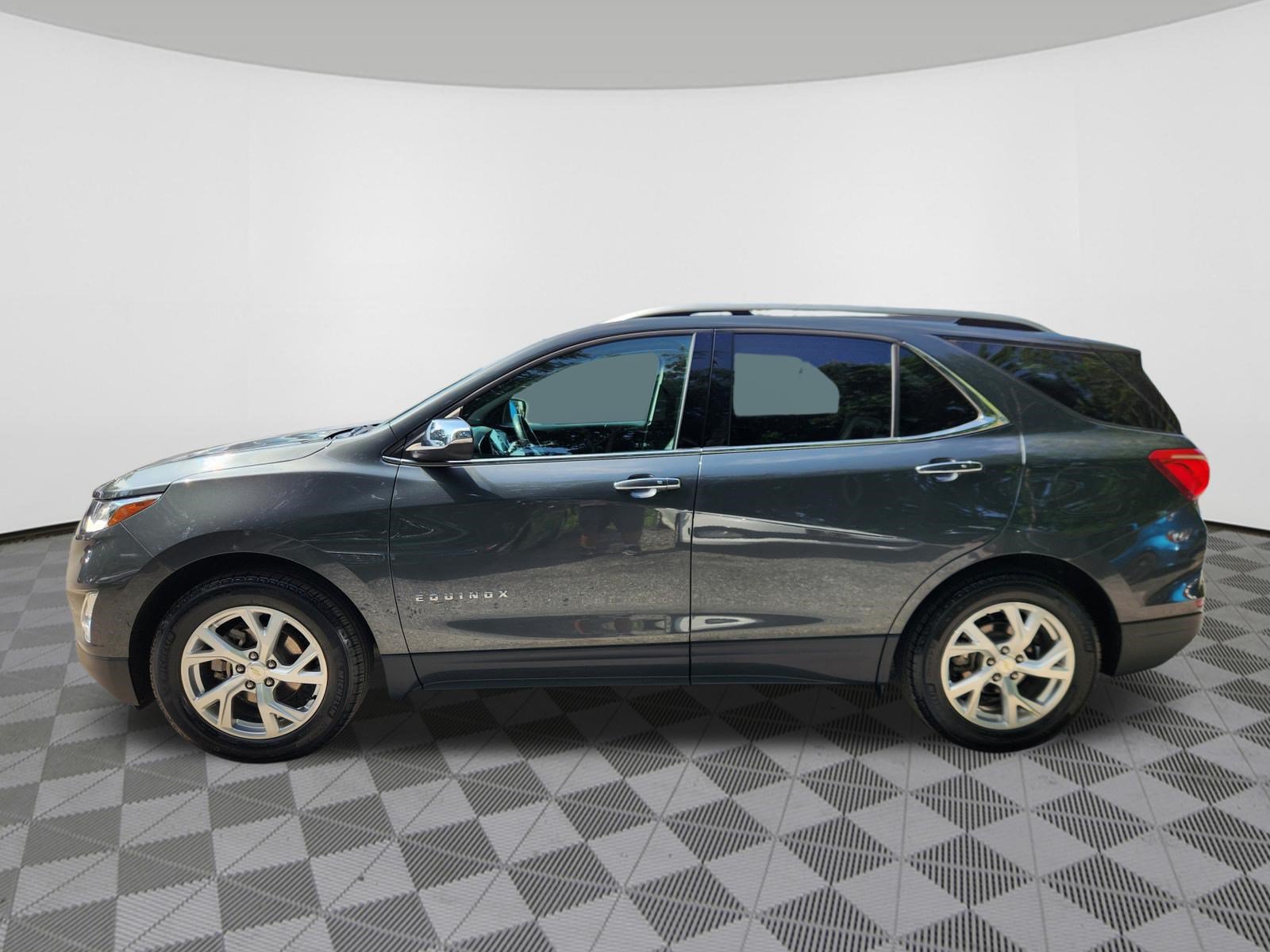 Used 2018 Chevrolet Equinox Premier FWD image 5