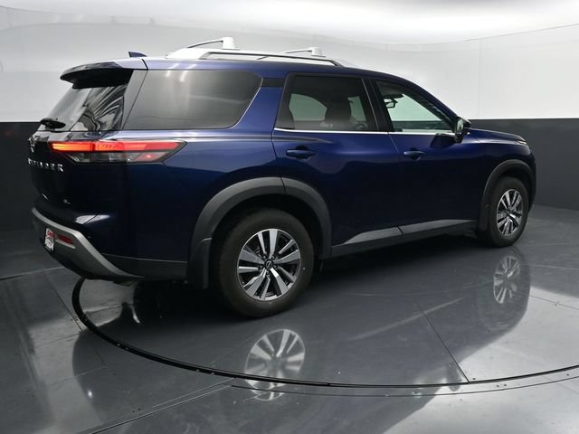 Used 2023 Nissan Pathfinder SL FWD image 9