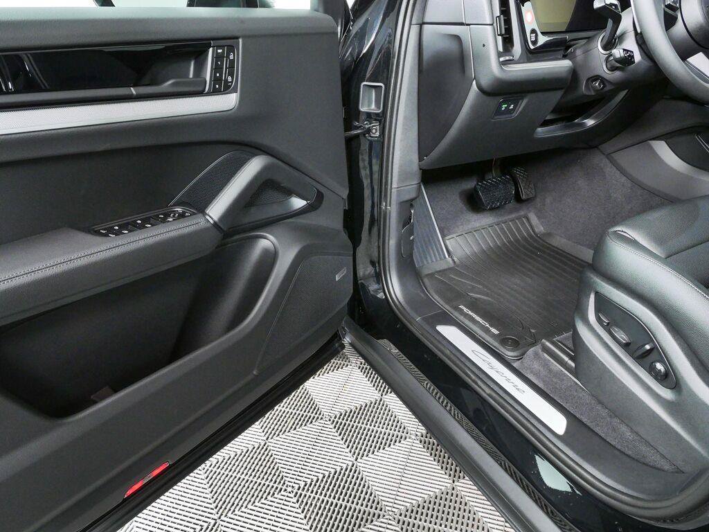 New 2026 Porsche Cayenne AWD/4WD image 8