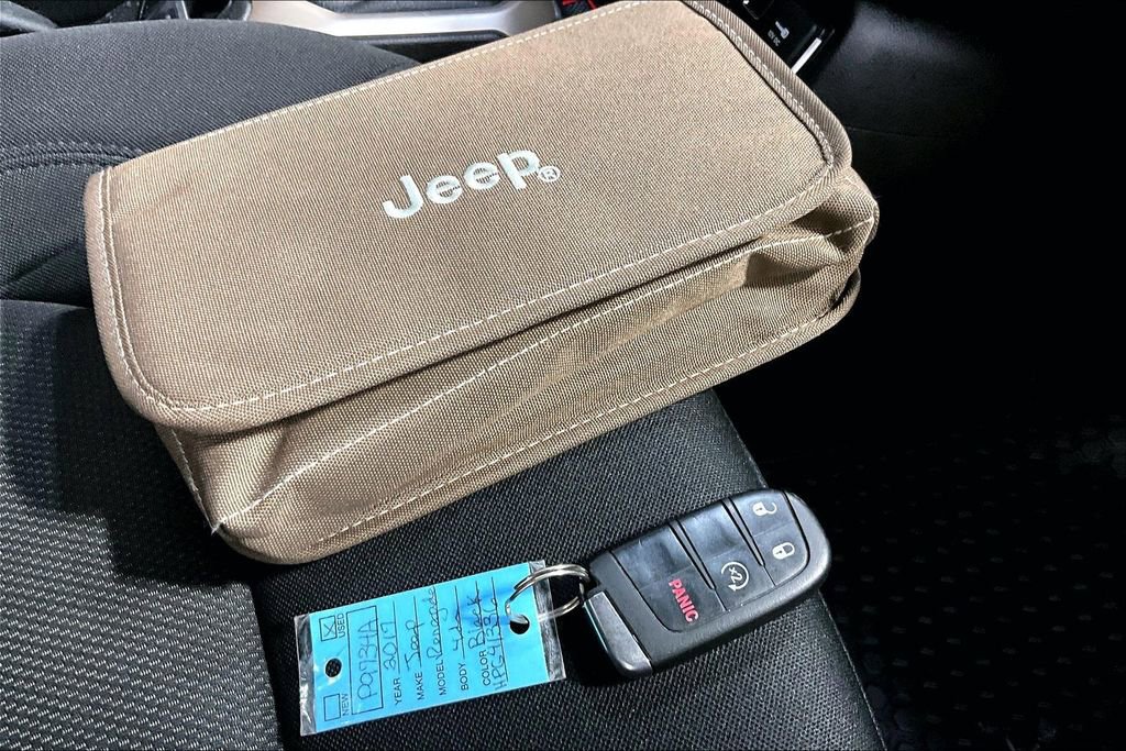 Used 2017 Jeep Renegade Latitude image 32