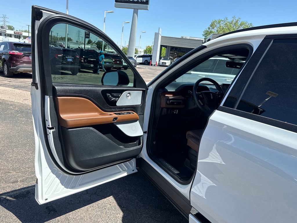 Used 2023 Lincoln Aviator Reserve w/ Equipment Group 201A AWD/4WD image 10