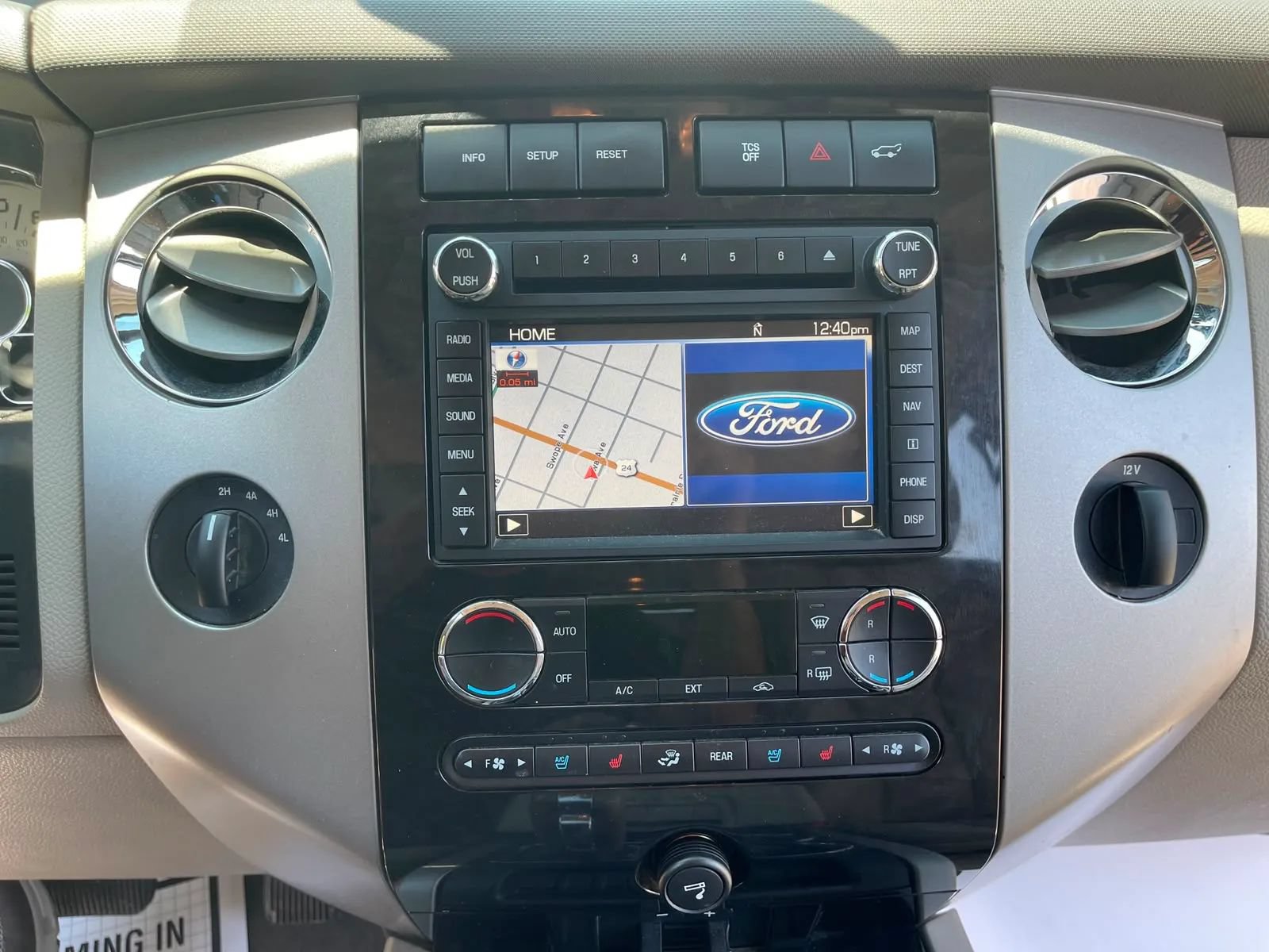 Used 2013 Ford Expedition EL Limited AWD/4WD image 19