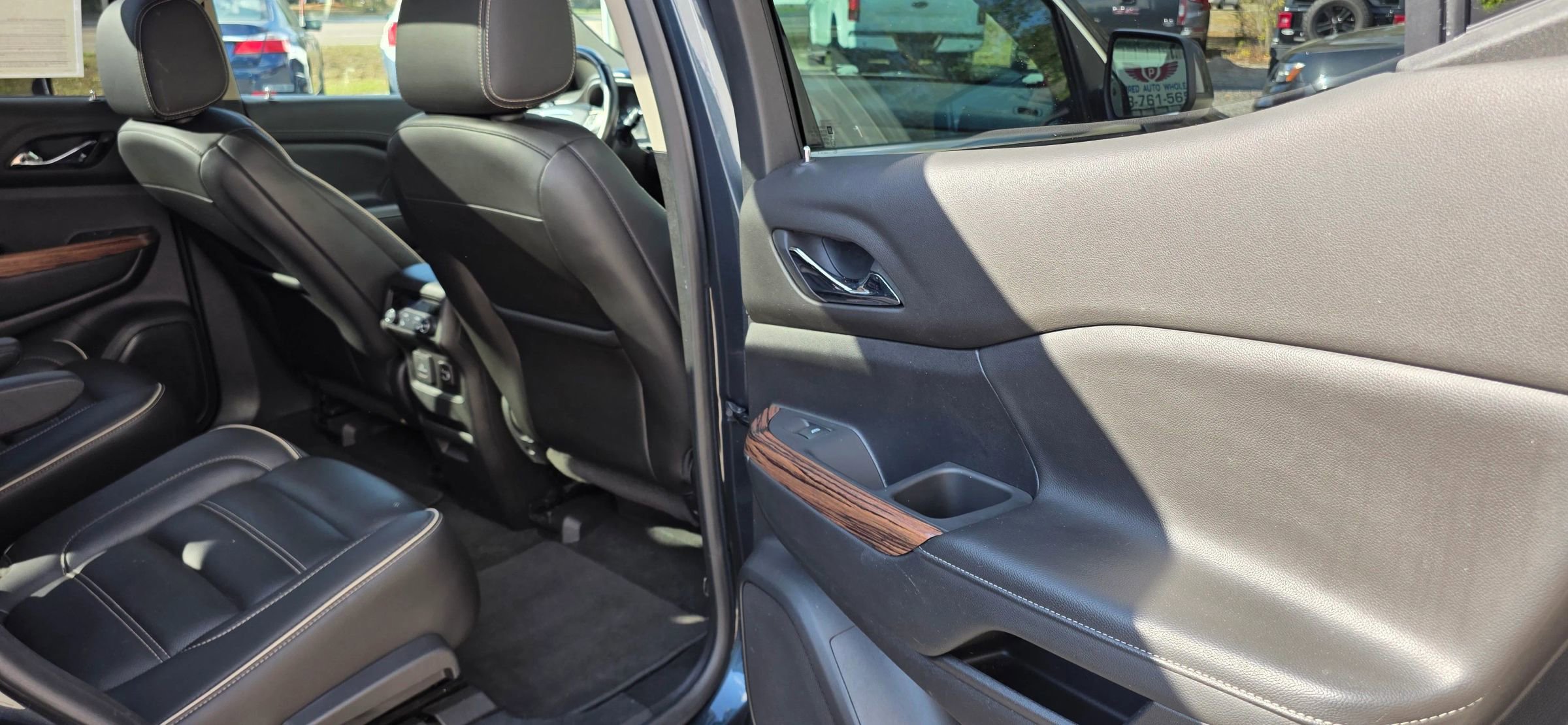 Used 2019 GMC Acadia Denali image 16