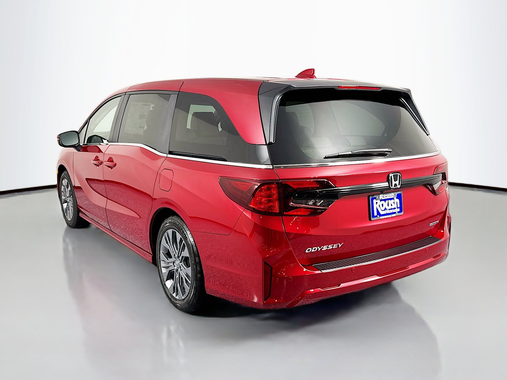 New 2026 Honda Odyssey Touring image 7