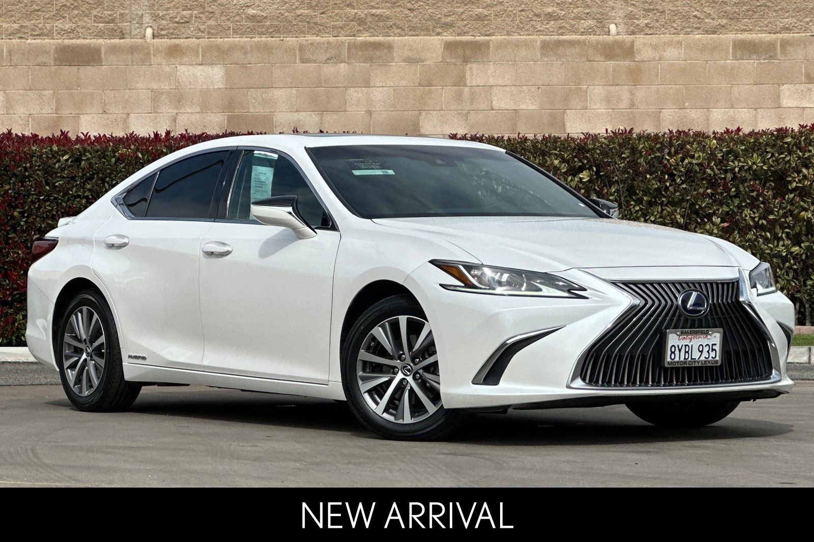 Certified 2021 Lexus ES 300h image 2