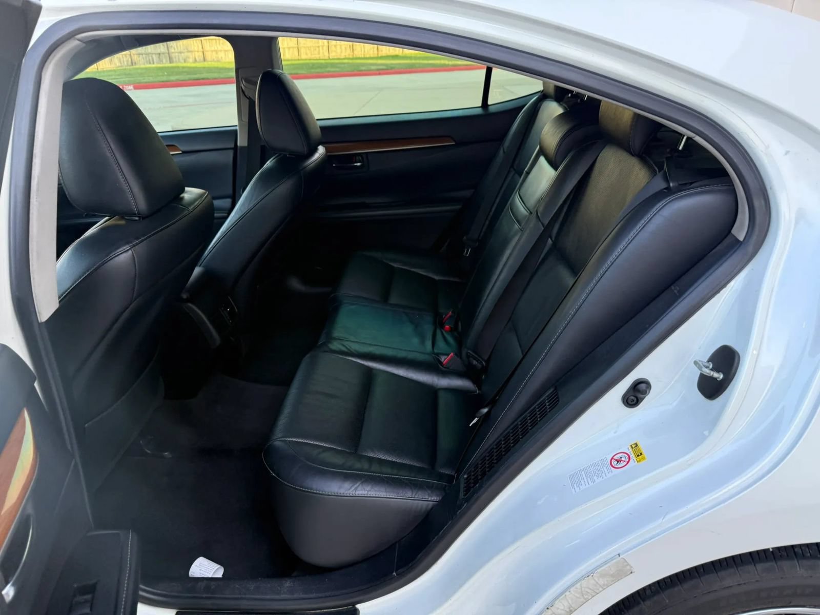 Used 2014 Lexus ES 300h w/ Luxury Package w/Bamboo Trim FWD image 15