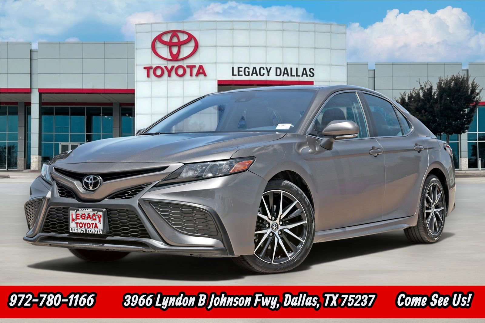 Used 2024 Toyota Camry SE w/ Cold Weather Package AWD/4WD image 1