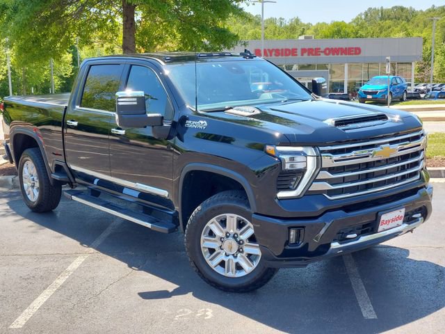 Used 2024 Chevrolet Silverado 2500 High Country w/ High Country Premium Package AWD/4WD image 2